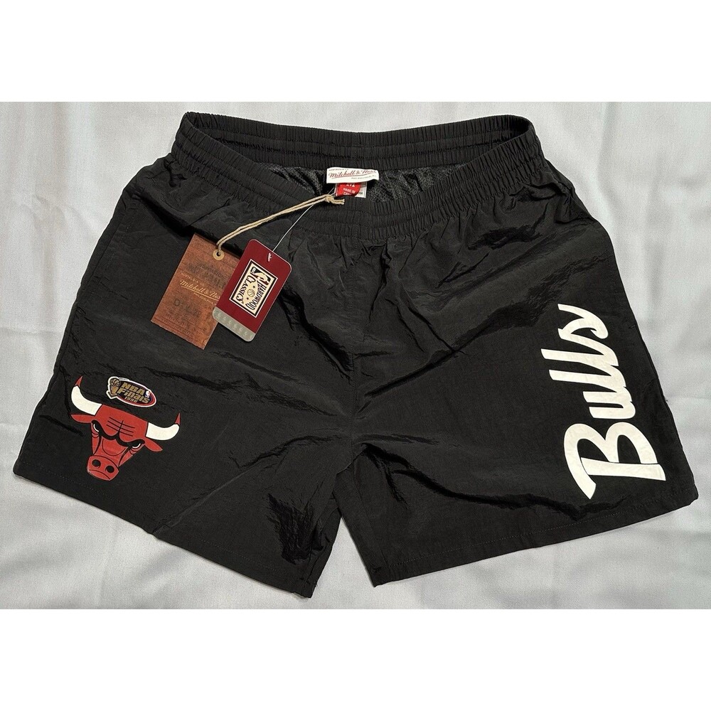 NWT Mitchell & Ness Chicago Bulls NBA Finals Essentials Nylon Shorts Mens Medium